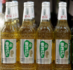 snow beerbottles
